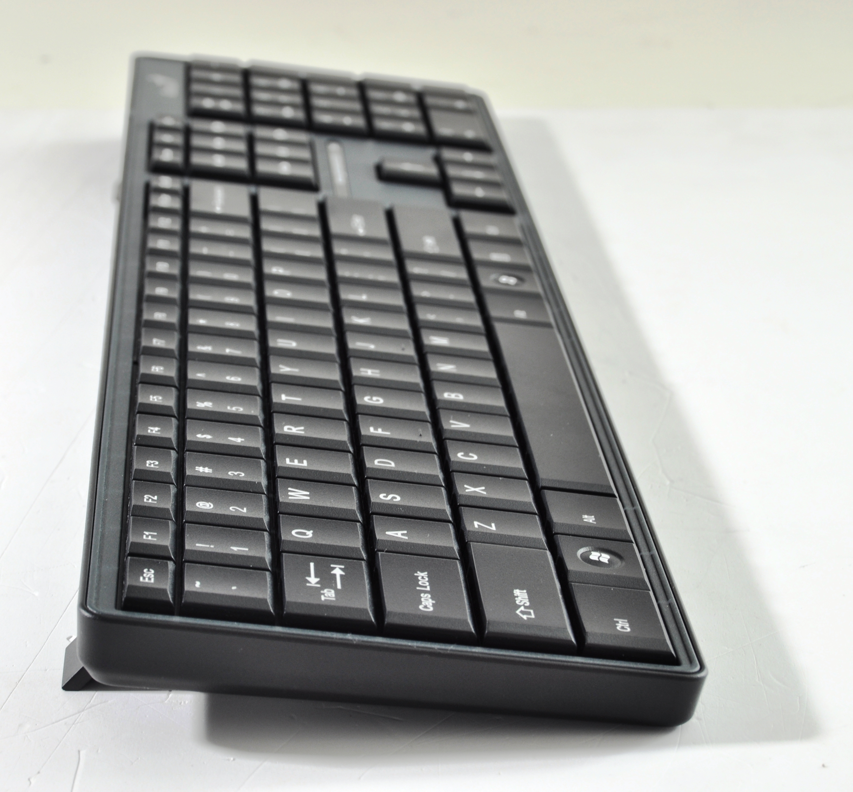 Bộ chuột và bàn phím Genius SlimStar 8000