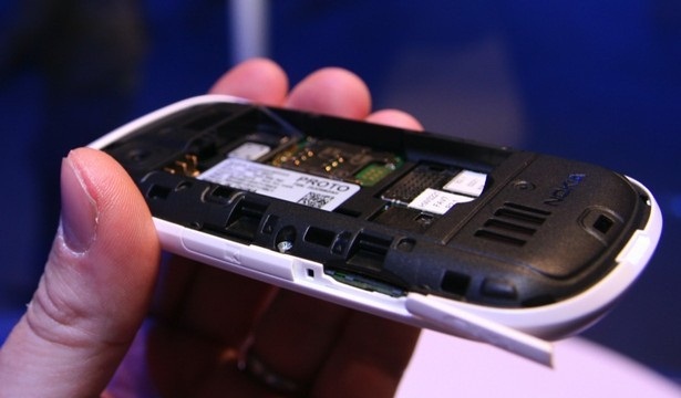 nokia-asha-200-201-300-303-pictures-1