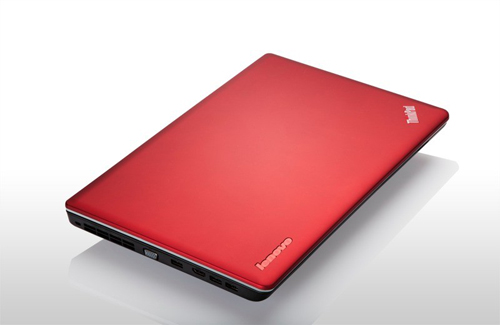 E530 có nhiều màu sắc sặc sỡ như đỏ hay xanh côban.
