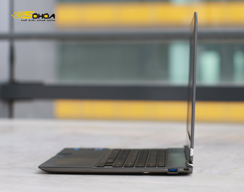 Z830 nổi bật với thiết kế mỏng và trọng lượng siêu nhẹ.