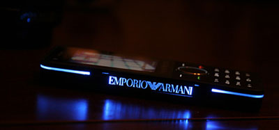 Xem điện thoại Armani trình diễn ánh sáng