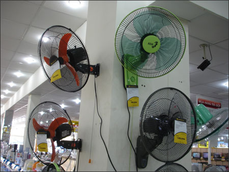 Mua quạt điện mùa hè